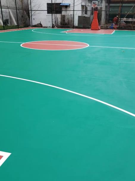 三沙 球场长期使用易出现地面开裂